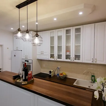 Kristina 4* Apartman